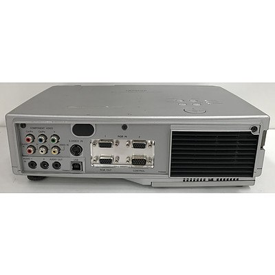Hitachi CP-X385 XGA LCD Projector