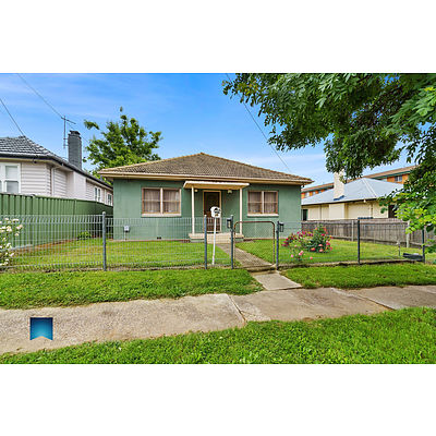 19 Crest Road, Queanbeyan NSW 2620