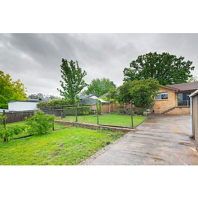 9 Macrobertson Street, Mawson ACT 2607
