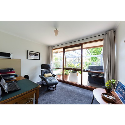 4/10 Vanzetti Crescent, Kambah ACT 2902