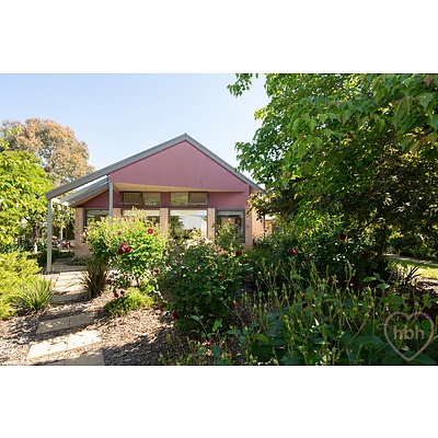 8 Calder Place, Holder ACT 2611