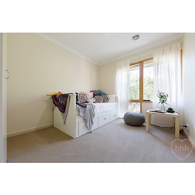 8 Calder Place, Holder ACT 2611