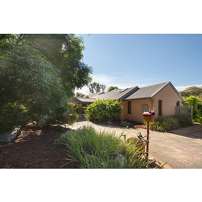 8 Calder Place, Holder ACT 2611