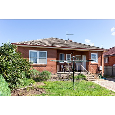 27 Ernest Street, Crestwood NSW 2620