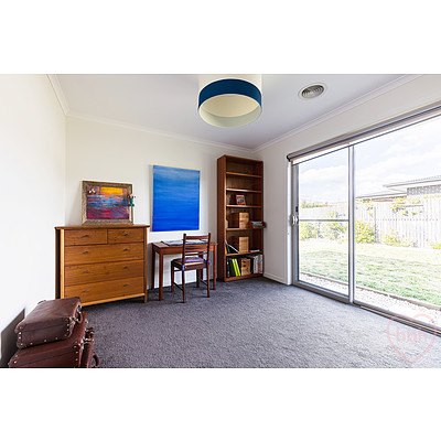 86 Edgeworth Parade, Coombs ACT 2611