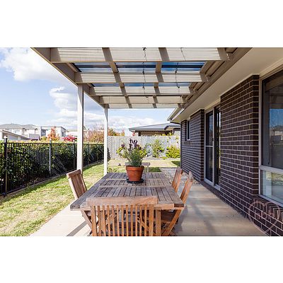86 Edgeworth Parade, Coombs ACT 2611