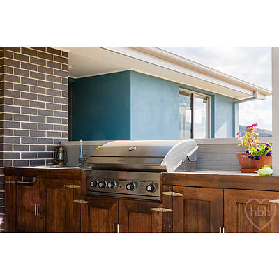 86 Edgeworth Parade, Coombs ACT 2611