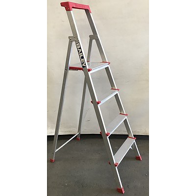 Bailey Four Rung Step Ladder