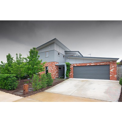 4 Redshaw Street, Coombs ACT 2611