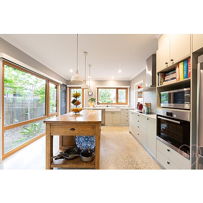 4 Redshaw Street, Coombs ACT 2611