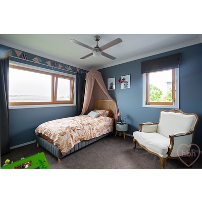 4 Redshaw Street, Coombs ACT 2611