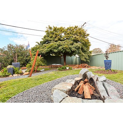 128 Dixon Drive, Holder ACT 2611