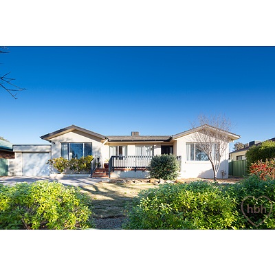 128 Dixon Drive, Holder ACT 2611