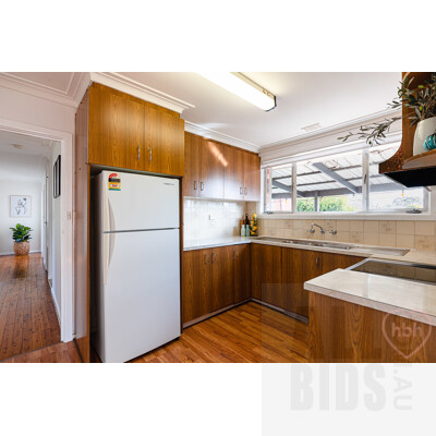 143 MacKenzie Street, Hackett ACT 2602