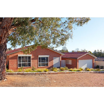 4 Priestley Place, Florey ACT 2615