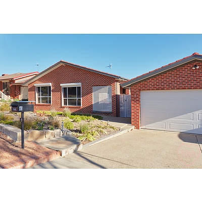 4 Priestley Place, Florey ACT 2615