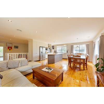 2 Dunlop Street, Hackett ACT 2602