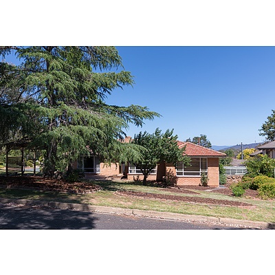 6 Richards Street, Hackett ACT 2602