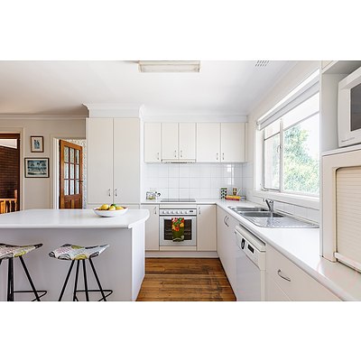 6 Richards Street, Hackett ACT 2602