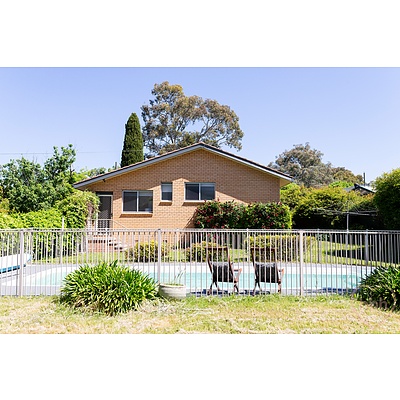 17 Molloy Crescent, Cook ACT 2614