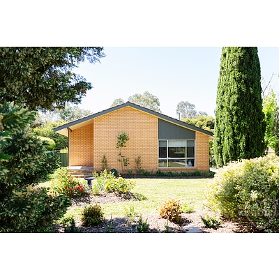 17 Molloy Crescent, Cook ACT 2614