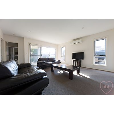 5/10 Clark Close, Spence ACT 2615