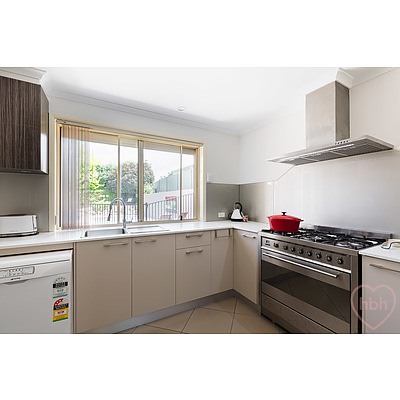 10 Buckmaster Crescent, Dunlop ACT 2615