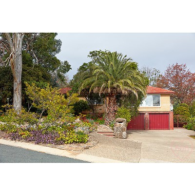 8 Vest Place, Weetangera ACT 2614