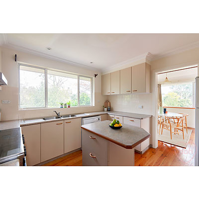 8 Vest Place, Weetangera ACT 2614