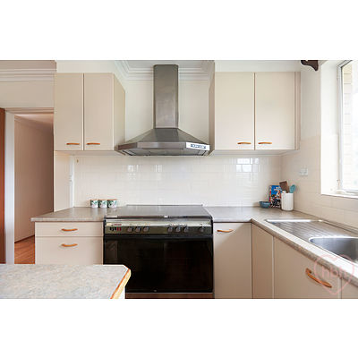 8 Vest Place, Weetangera ACT 2614