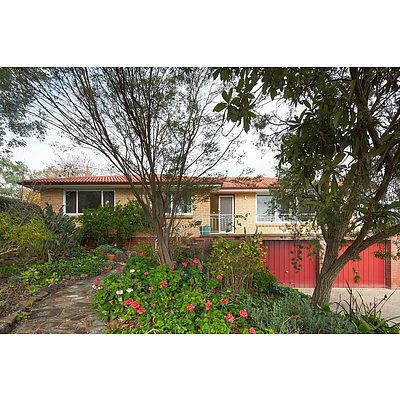 8 Vest Place, Weetangera ACT 2614