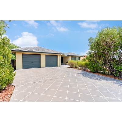 4 Brennan Court, Jerrabomberra NSW 2619