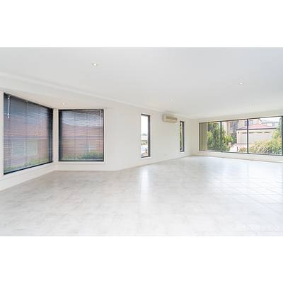 4 Brennan Court, Jerrabomberra NSW 2619