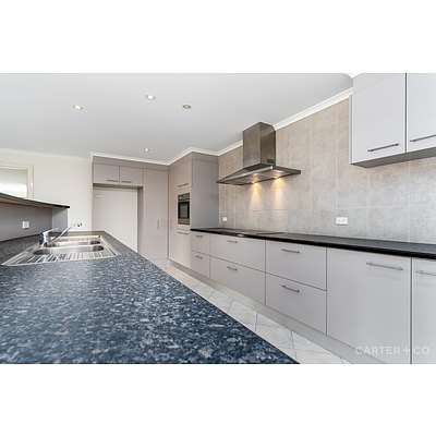 4 Brennan Court, Jerrabomberra NSW 2619