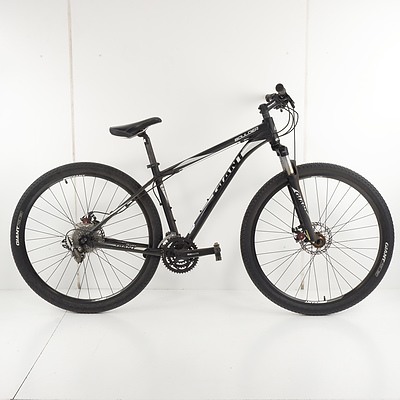 Giant Boulder 30 Speed Mountain Bike