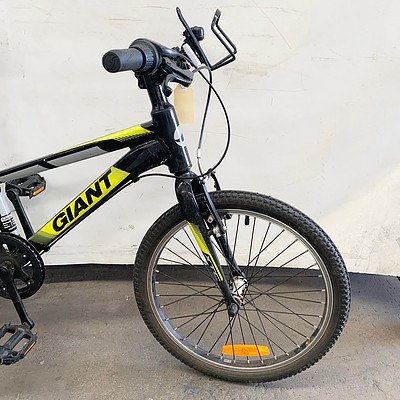 Giant XTC Jr Kids Mountain Bike