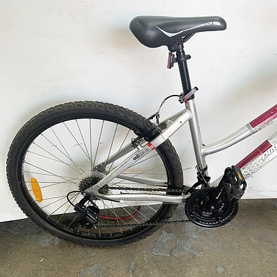 Diamond Back Outlook DX 18 Speed Mountain Bike