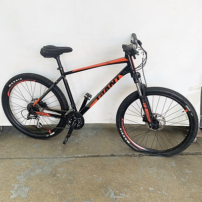 Giant Tralon 24 Speed Mountain Bike