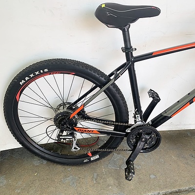 Giant Tralon 24 Speed Mountain Bike