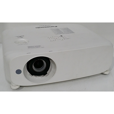 Panasonic PT-VW530 LCD Projector