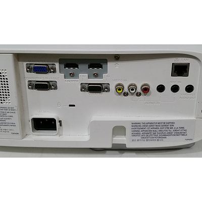 Panasonic PT-VW530 LCD Projector