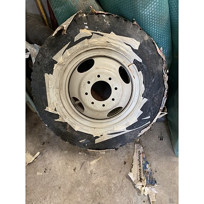 16 Inch Truck Rim With Tyre