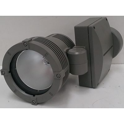 We-El Wall Mount 150 Watt MH Spotlight - Brand New