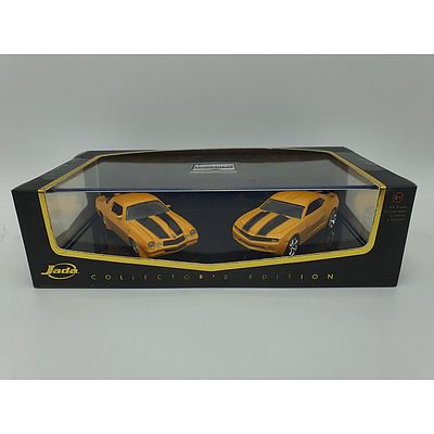 Jada Collectors Edition 1981 & 2006 Yellow Chevrolet Camaro In Display Box - 1:64 Scale Model Cars