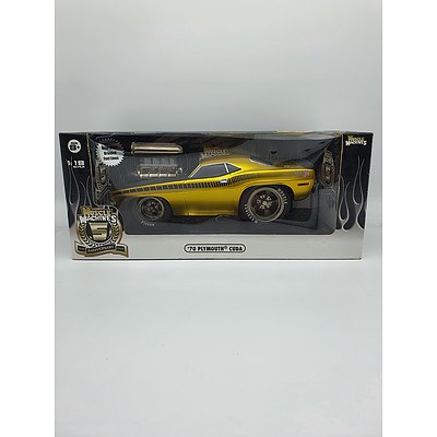 Muscle Machines 1970 Plymouth Cuda - 1:18 Scale Model Car