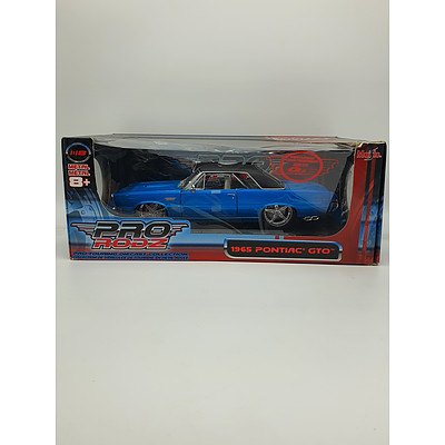 Maisto Pro Rodz 1965 Pontiac GTO - 1:18 Scale Model Car