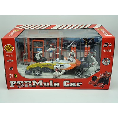 Super X Racing Formula Car & Pit Crew Diorama - 1:18 Scale Model Car