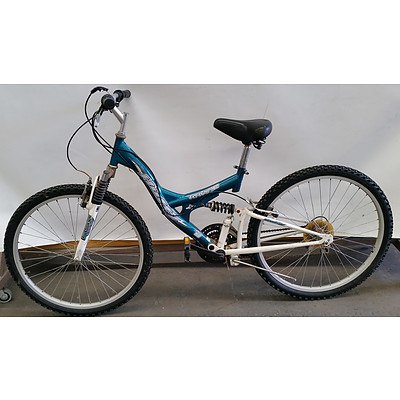 Huffy Ravine 24 Speed Mountain Bike