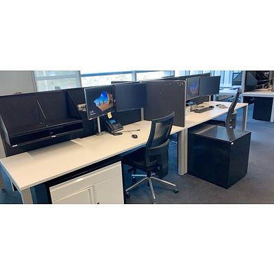 Four Space Pod Style Work Station