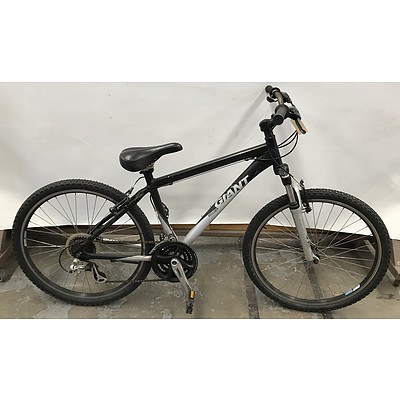 Giant Boulder Mountain Bike